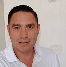 Hoy entregué su nombramiento como nuevo Secretario Privado, al Lic. Luis Ignacio  Bañuelos Ortega. Cuenta con mi absoluto respaldo en esta nueva  responsabilidad, estoy convencido que estará a la altura del reto. ¡