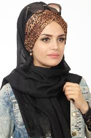 Aise Tesettur Leoparli Buzgulu Bandana Pratik Sal In 2020 Bandana Fashion Benetton