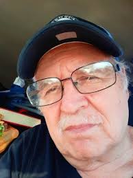 I am a single truck driver from USA 🇺🇸 I live alone