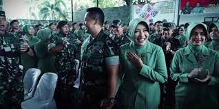 Para prajurit tni itu dirawat di rspad gatot soebroto. Nama Lengkap Panggilan Beda Jauh Ini Penyebab Istri Kasad Andika Dipanggil Hetty Merdeka Com