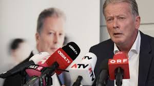 Ich klebe nicht auf der stelle und an einem amt. Reinhold Mitterlehner Aktuelle Themen Nachrichten Sz De