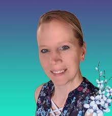 Becky Niles's Instagram, Twitter & Facebook