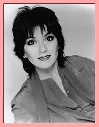 Anne Dewitt's Instagram, Twitter & Facebook