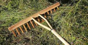 All your hand gardening tools and seeds for your work in the garden are not organized and you then take a look on our super easy diy storage ideas and organize your garden tools in a wicker. Save Money With These Easy Diy Garden Tools Life S Dirty Clean Easy