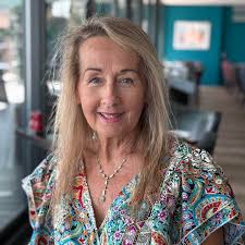 What ladders are suitable for above ground pools with lower heights?