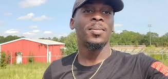 Dustin Squires (@dustin_squires)