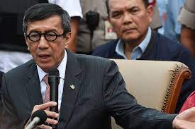 Istri menkumham yassona bernama elisye widya. Mundur Dari Menkumham Demi Kursi Dpr Yasonna Balik Ke Kampung