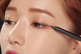 Yuk Miliki 7 Produk Eyeliner Terbaik Asal Korea Di Bawah 100 Ribu Semua Halaman Cewekbanget