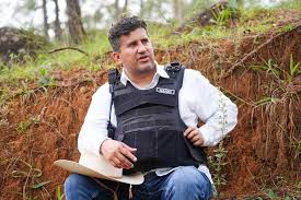 Imagen del presidente municipal de Uruapan, Michoacán, Carlos Manzo Con  chaleco antibalas