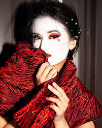 On March 1st, I was photographing the Enigma finale at Omaha Fashion Week  @omahafashionweek when SkyeAire @skyeaireofficial caught my eye. The bold  textures and striking silhouettes instantly pulled me in. 😈 Fast