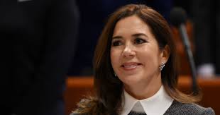 Princess Mary rocks leather skirt and heels for royal outing