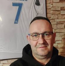 Aniu! To co najważniejsze już masz, więc życzymy po prostu szczęścia,  cokolwiek ono dla Ciebie oznacza 💋 Wszystkiego najlepszego w dniu urodzin!  Sto lat! 🎉