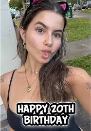 FELICES 20 ANOS MILAGRO DE LUZ ❤️ Hoy celebro no solamente tus 20 años,  sino el milagro de tu vida, porque a tu corta edad te has enfrentado dos  veces a la posibilidad de dejar este plano terrenal y ...