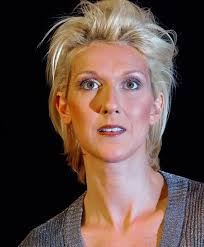 Fini le carré court pour céline dion ! Icone De La Coiffure L Evolution De Celine Dion Brosses