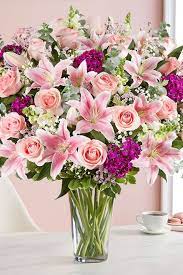 How about you take this quiz and find out what flower your personality most represents! Amazing Mom Bouquet Beautiful Flower Arrangements Mothers Day Flowers Beautiful Flowers