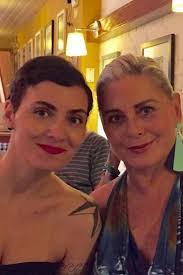 Vera Fischer posa com a filha, Rafaela, e seguidores destacam semelhança:  'Sua cópia'