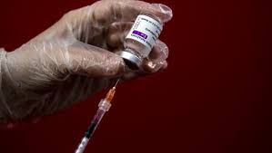 Chi può farlo, come prenotarsi e le domande più frequenti. Vaccini Covid Da Oggi Aperte Le Prenotazioni Per Chi Ha Da 76 A 79 Anni Ecco Come Fare Tutte Le Informazioni Utili La Repubblica
