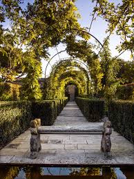 Under The Tuscan Sun Garden Designer Luciano Giubbilei S Italian Oasis Tuscan Garden Mediterranean Garden Design Italian Landscaping