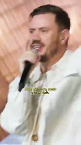 “Te levar comigo pra subir na Torre Eiffel. Todo dia a gente viveria lua de  mel...” 🙏🧡