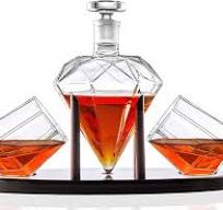 Whiskey Decanter Diamond shaped With 2 Diamond Glasses & Mahogany Wooden  Holder – Elegant Handcrafted Crafted Glass Decanter For Liquor, Scotch,  Rum, ...
