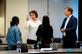 De uitkeringen konden niet snel en niet soepel genoeg gegeven worden. Pas Na Eindeloos Doorvragen Kwam Het Toeslagschandaal Aan De Oppervlakte Val Kabinet Ad Nl