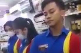 Viral ada gerai indomaret di kota versailles, prancis, bikin geger warganet. Fakta Orangtua Marahi Kasir Indomaret Karena Anaknya Beli Voucer Game Online Viral Di Medsos Dan Berakhir Minta Maaf Halaman All Kompas Com