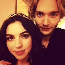Said she felt full responsibility for the situation and for leaving her partner for a new guy. 44 5 Mil Curtidas 1 100 Comentarios Adelaide Kane Adelaidekane No Instagram Long Live The King Tobyregbo Cbs Mondoshoot This Reign Actrice Marie
