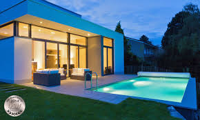 Wenn Schwimmbad Haus Und Garten Eins Werden War Ein Schwimmbadbauer Mit Gestaltungskompetenz Am Werk Wie Hier Gekonnte Haus Und Garten Schwimmbader Garten