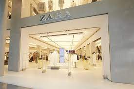 At Zara S New Flagship Store In London Shoppers Can Swipe Garments Along A Floor To Ceiling Mirror To See A Hologram Style Image Of What They D Look Like As Pa