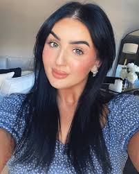 Is there a problem with Mikayla's lips when she is doing her confessionals  ??