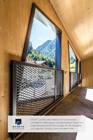 Die Verschiedenen Fensterformen Lassen Das Widum Modern Wirken Doch Die Vorbereitung War Aufwandig An Jeder Einzelnen Platte Streckmetall Fassade Lochblech