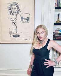 Мадонна жила впроголодь, певний час ночуючи на горищах, але незабаром знайомиться з деном і едом гілрой, що мали маленький оркестр: Madonna Explore