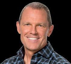 Derek Wolfgang's Instagram, Twitter & Facebook