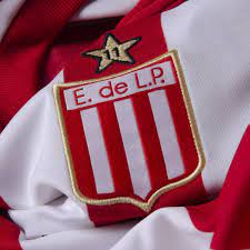 Fue fundado en 1905 y juega en la primera división argentina. Estudiantes De La Plata Un Escudo Pincharrata Apuntes De Rabona