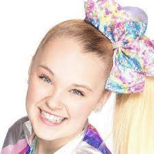 Siwa began her appearance on the show by talking about the first tiktok she posted that made her followers think she might be coming out. Jojo Siwa Bio Family Trivia Famous Birthdays