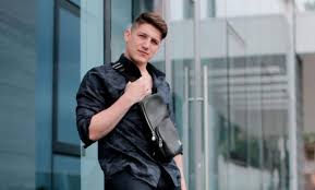 Recordemos que el capítulo uno de acapulco shore comenzó con una pelea a golpes entre dania y mane que fue duramente criticada por los internautas, ya que jawy, novio de mane, se derechos reservados. Acapulco Shore Quien Es Eduardo Schobert Participante Confirmado De La Temporada 8 La Tribuna
