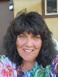 Introduction of a school lunch cook and crafter from Iowa