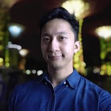 Apparently Nicolas Cage was at one point considered as Aragorn. As we all  know casting Nick Cage always results in three outcomes with no in between.  He's excruciatingly boring He's comically over