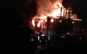 » l'incendie qui s'est déclaré, le 5 février, dans le 16è arrondissement à paris, dans un immeuble de huit étages et. Turquie 11 Ecolieres Et Une Employee Meurent Dans L Incendie D Une Ecole Le Parisien