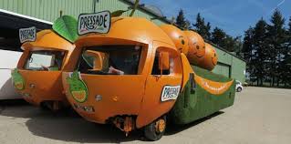 Le tour de france s'élance samedi 29 août de nice pour trois semaines de course. Decouvrez Les Coulisses Des Caravanes Du Tour De France Blog Campings Tohapi