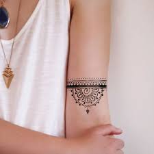 Hinh Săm Nghệ Thuật Top 45 Mẫu Hinh Xăm Hoa Văn ở Bắp Tay đẹp đơn Gi Trong 2020 Hinh Xăm Fake Tattoos Henna Designs