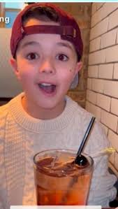 THE SHIRLEY TEMPLE KING: 11-year-old Leo Kelly first went viral for his  reviews of the famous beverage, The Shirley Temple, almost six years ago,  and now his comfort in front of the