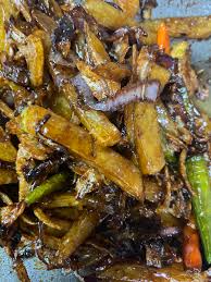 Jenis makanan ini sangat mudah ditemukan baik di pinggir jalan sampai di restoran. Resepi Ikan Bilis Kentang Goreng Kicap Sempoi Tapi Sedap Resepi My