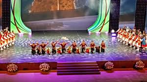 Suasana kampung saat hari raya 1442 h.saat pandemi membara di indonesia. Gema Tari Indang Di The State Kremlin Palace