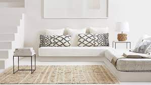 Ogni complemento della versace home collection è un viaggio nelle atmosfere barocche della maison. Cuscini Zara Home