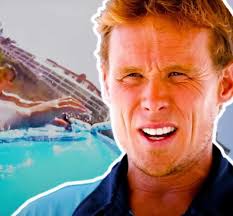 Man Steals Lifeguard Rescue Board