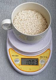 1 bowl of cooked rice has about 136 calories and a plateful of cooked rice has 272 calories which is about 80 grams a plate. Why Does Uncooked Rice Have More Calories Than Cooked Rice Quora