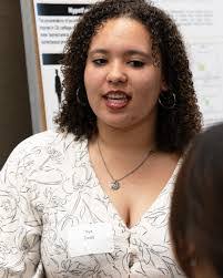 Les Gray's Instagram, Twitter & Facebook