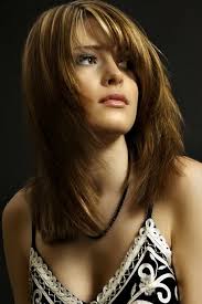 Die frauen mit den dicken haaren haben glück, weil sie sich unterschiedlich ihre haare schneiden lassen können. Frisuren Mittellang Mit Schragem Pony Frisuren Lange Haare Schnitt Stufenschnitt Mittellange Haare Haarschnitt Mittellang Mit Pony