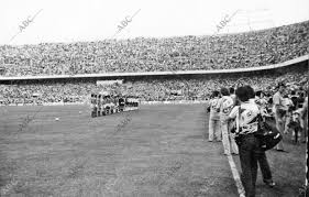 Los malos resultados obtenidos en el mundial de argentina 1978 evidenciaron el declive generacional. Las Selecciones Nacionales De Francia Y Alemania Federal Y El Trio Arbitral Archivo Abc
